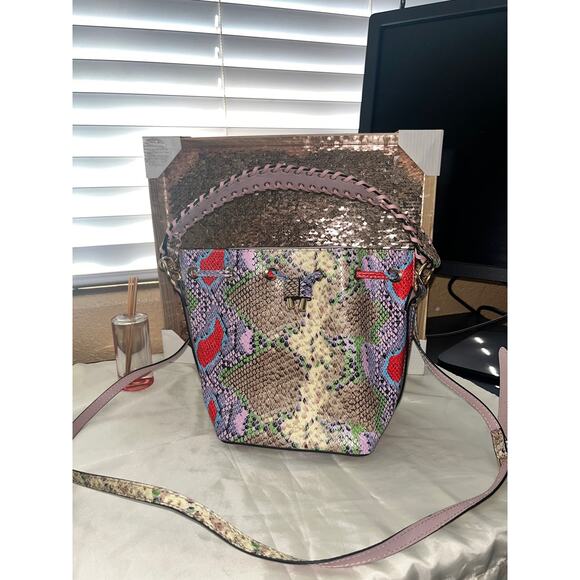 🐍 Aldo Multicolor Snake Skin Bucket/Draw String Crossbody Handbag 🐍 - Picture 4 of 7